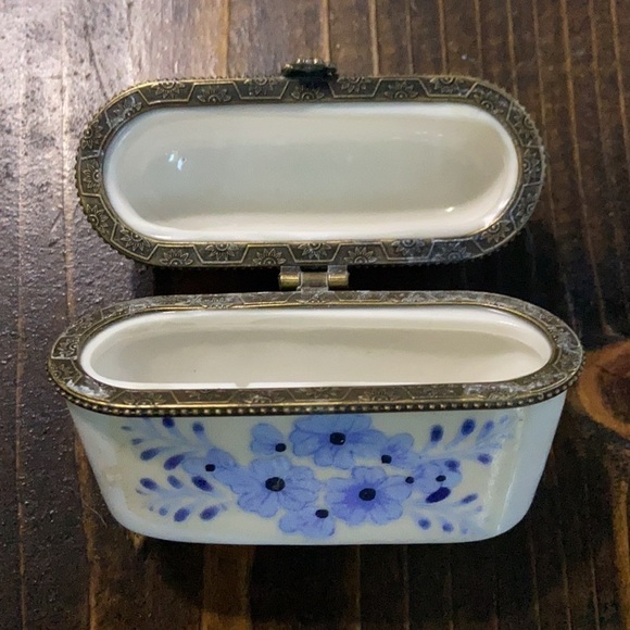 VINTAGE Blue Delft Floral Rectangle Trinket Box - Picture 2 of 13